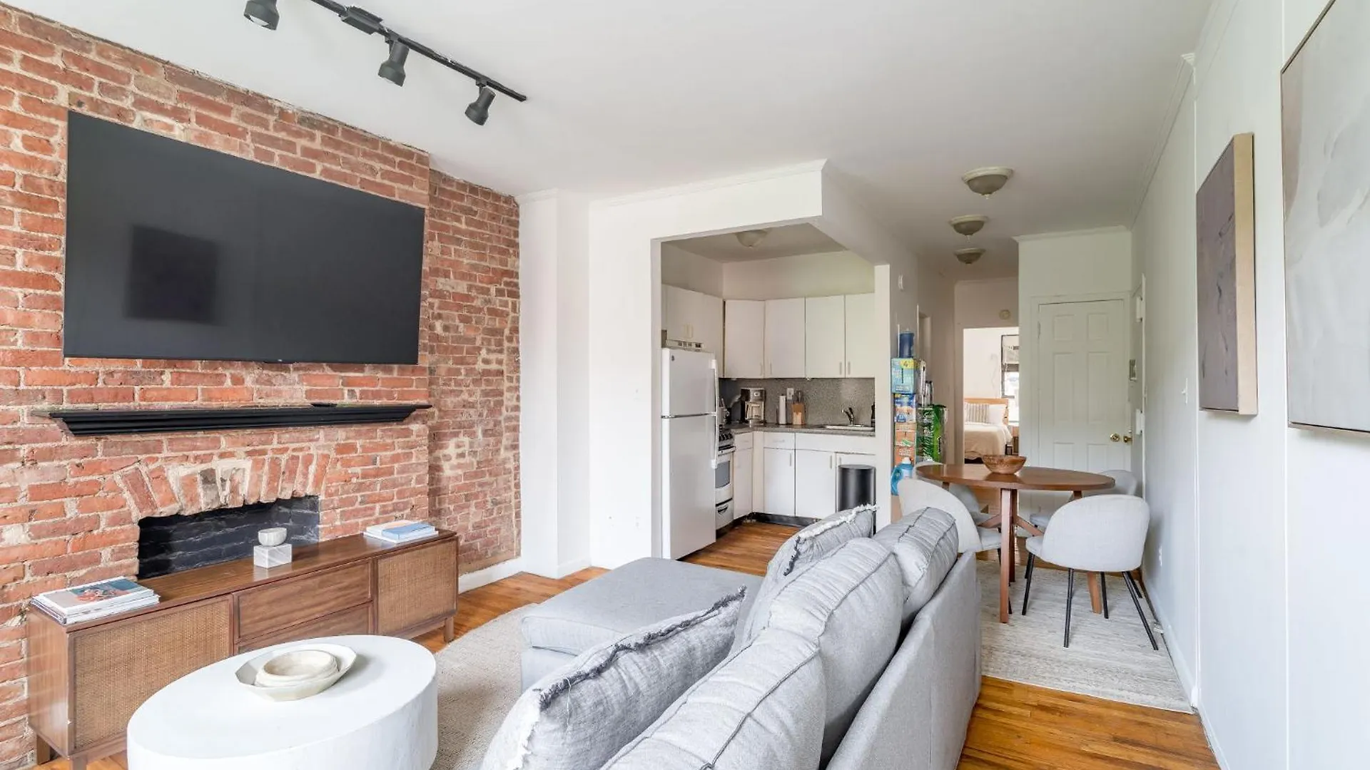 Wonderful 3Bedroom 1Bath Haven In Hells Kitchen Just Steps From Times Square New York Stati Uniti