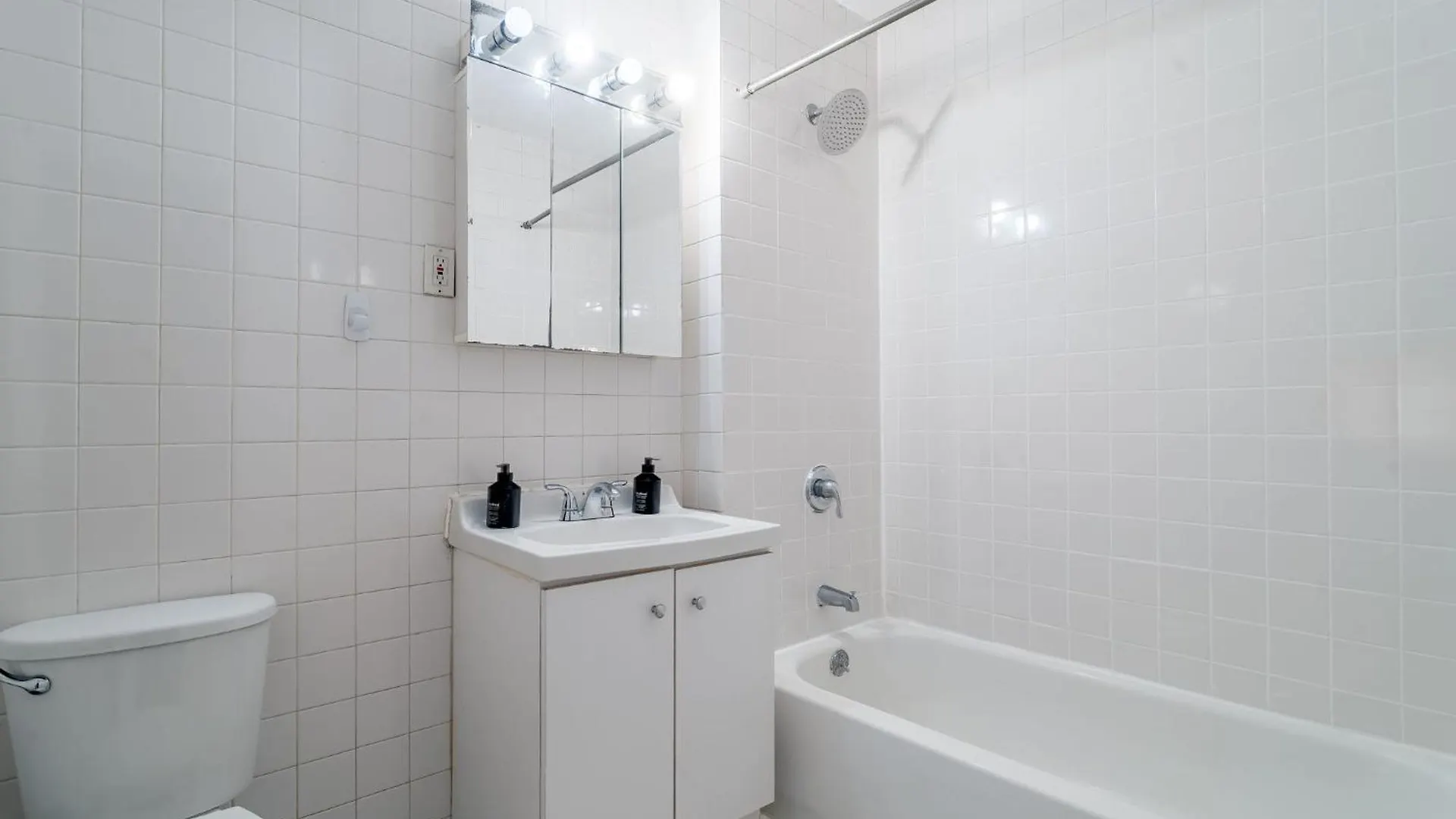 Appartamento Wonderful 3Bedroom 1Bath Haven In Hells Kitchen Just Steps From Times Square New York Stati Uniti