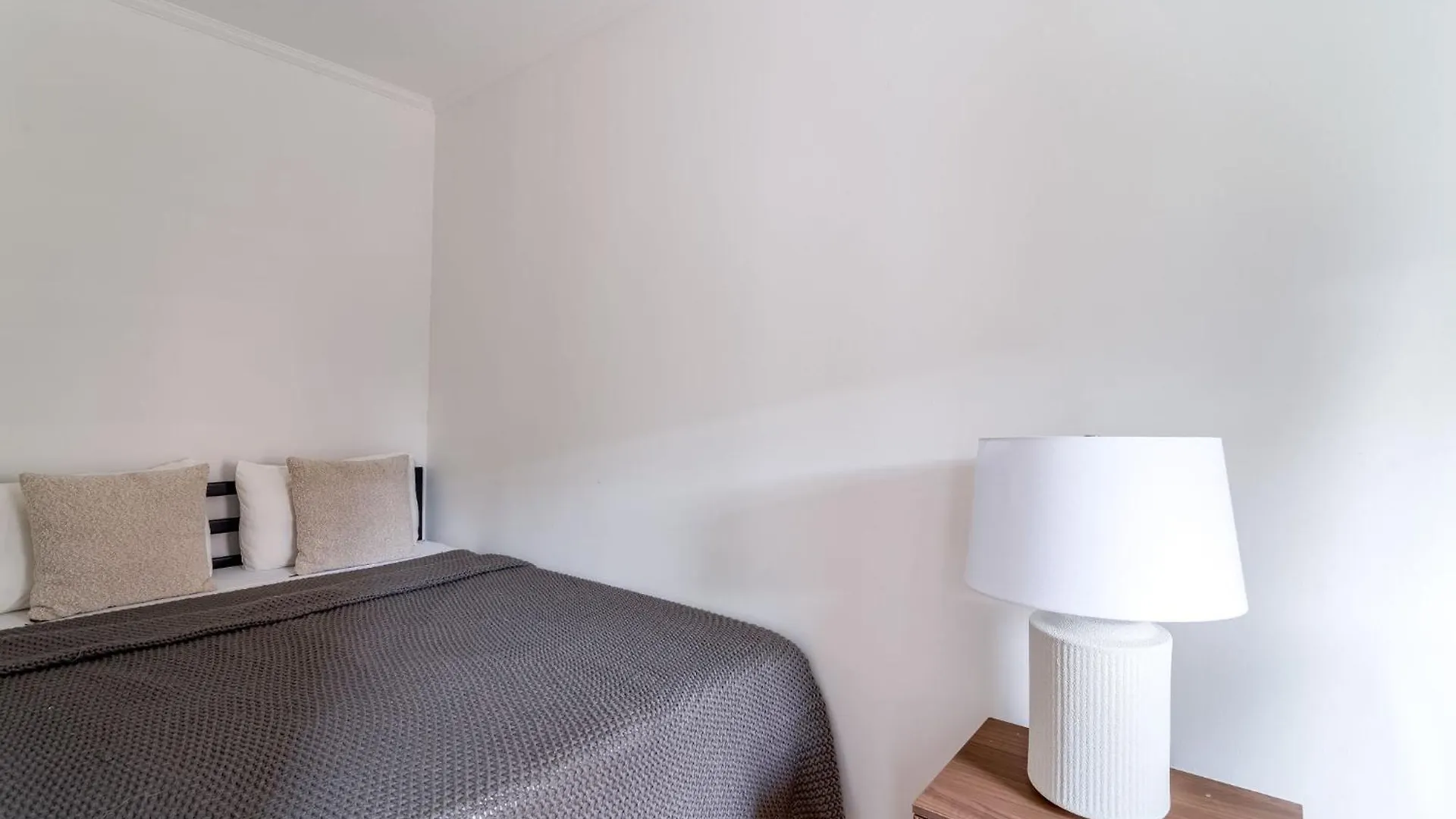 Wonderful 3Bedroom 1Bath Haven In Hells Kitchen Just Steps From Times Square New York 0*,  Stati Uniti
