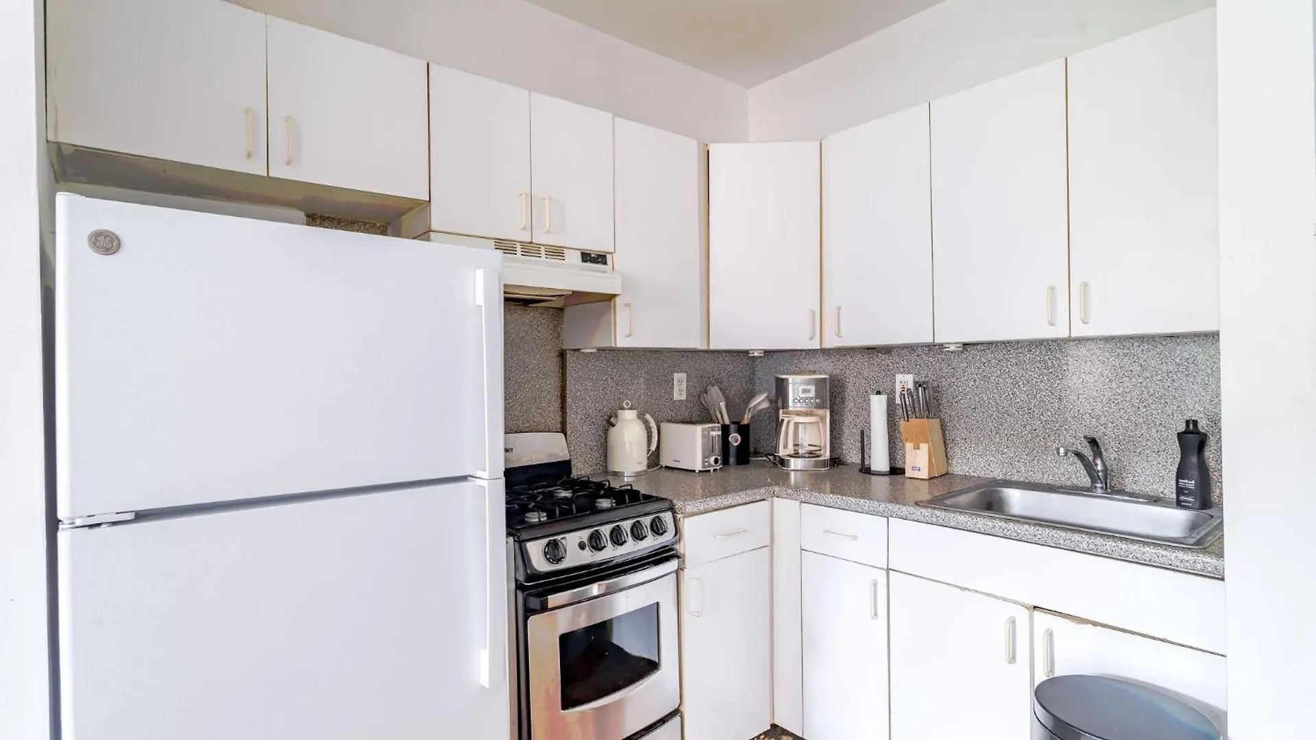 Wonderful 3Bedroom 1Bath Haven In Hells Kitchen Just Steps From Times Square New York 0*,