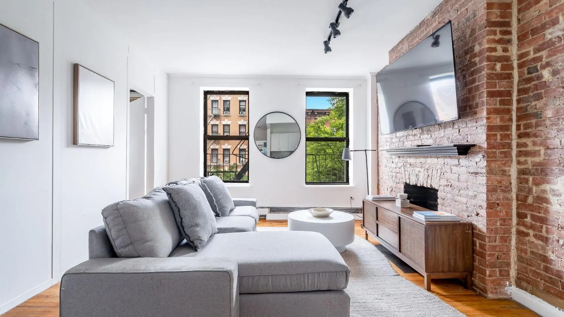 Wonderful 3Bedroom 1Bath Haven In Hells Kitchen Just Steps From Times Square New York 0*,  Stati Uniti