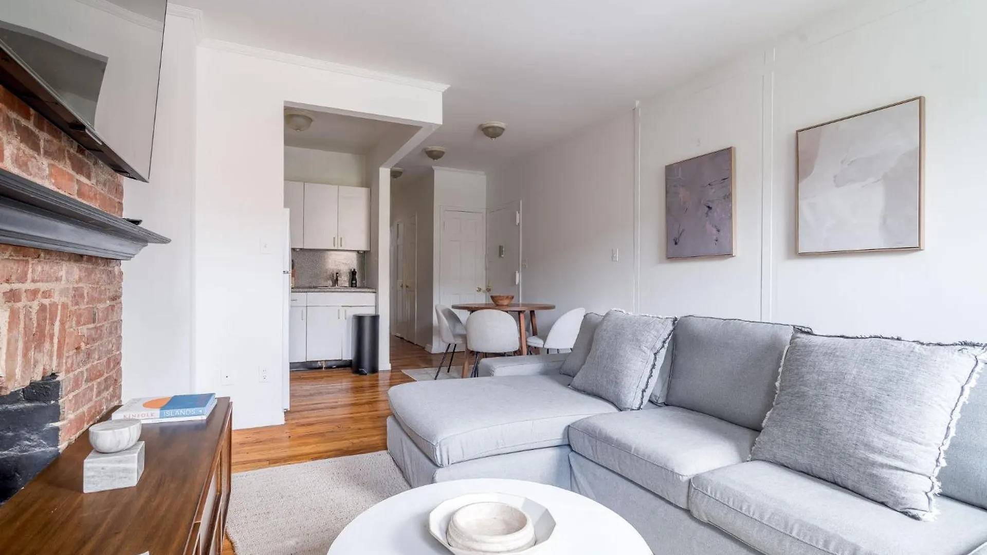 Wonderful 3Bedroom 1Bath Haven In Hells Kitchen Just Steps From Times Square New York Appartamento